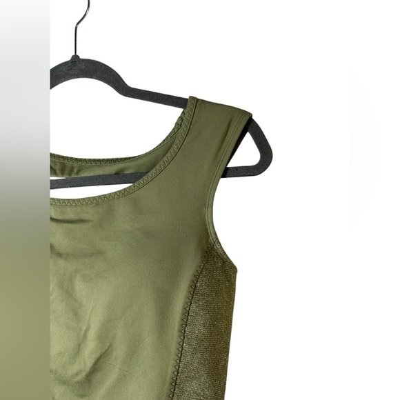 Under Armour Olive Green Fitted Crop Sports Bra Size S - Picture 2 of 7